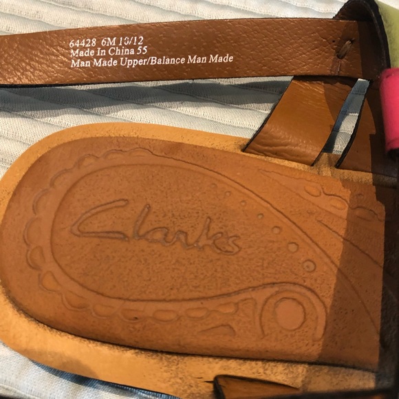 Clarks tan thong sandal double strapped with side closure size 6 - Picture 4 of 7
